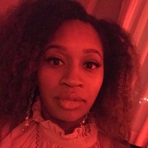 Meet your Posher, Carlotta